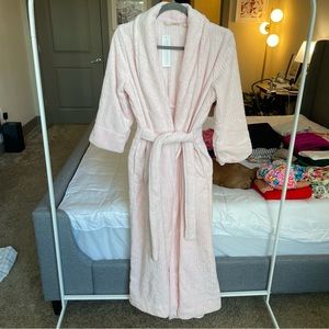 Soft surroundings light pink three quarter length sleeve robe